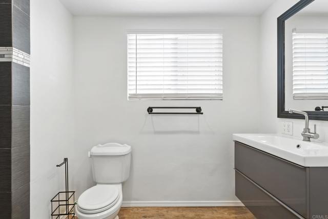 835 Dewitt Avenue, Encinitas CA: https://media.crmls.org/mediaz/1a739c01-0522-4ad5-b8d7-8237fad6a380.jpg