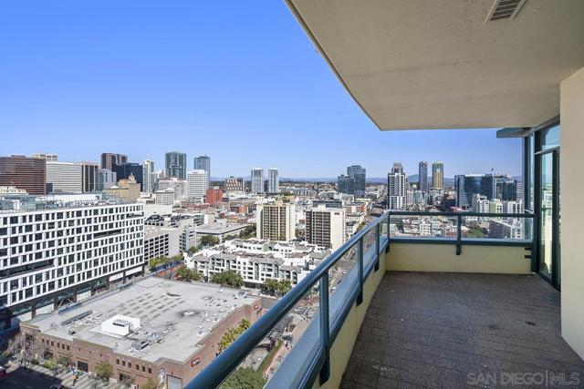 555 Front Street, San Diego CA: https://media.crmls.org/mediaz/1a73a3d0-8c73-4177-af9c-91e08a11097f.jpg
