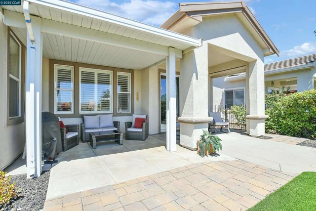 1820 Mariposa Way, Brentwood CA: https://media.crmls.org/mediaz/1a73dca1-880e-49bb-963a-5f3076f87686.jpg