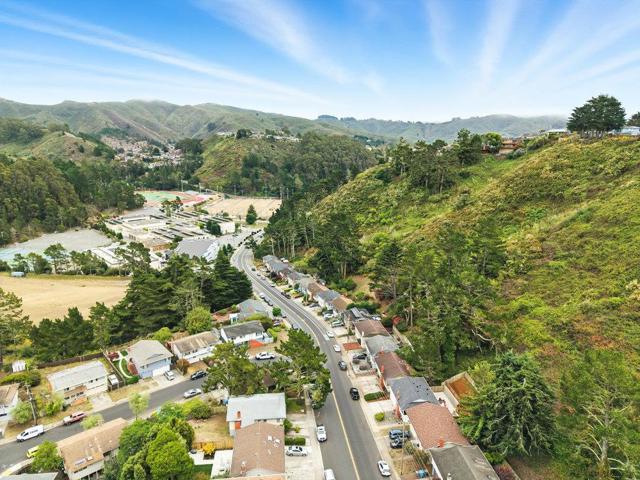 1527 Terra Nova Boulevard, Pacifica CA: https://media.crmls.org/mediaz/1a7433f3-9433-4b7d-a671-005bab207bc4.jpg