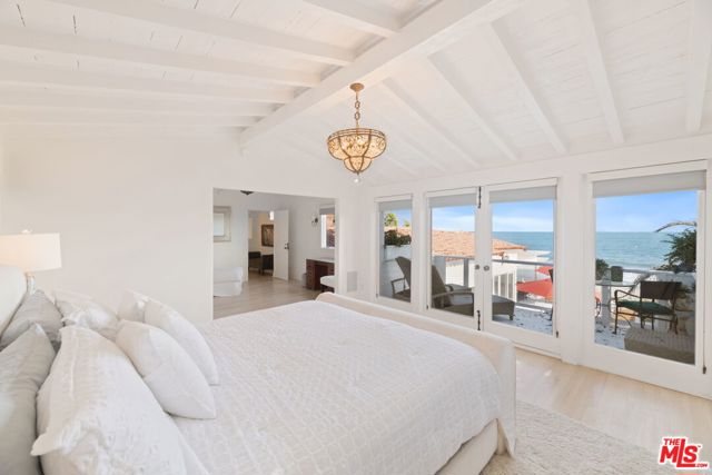 22416 Pacific Coast Highway, Malibu CA: https://media.crmls.org/mediaz/1a750d35-04ee-4771-8852-f6f4a4e439b3.jpg