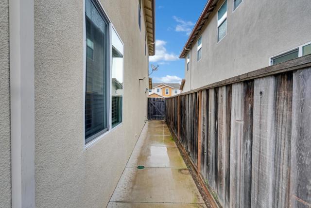1028 Capri Way, Salinas CA: https://media.crmls.org/mediaz/1a75b752-d853-4bd1-832e-515d95f321b3.jpg