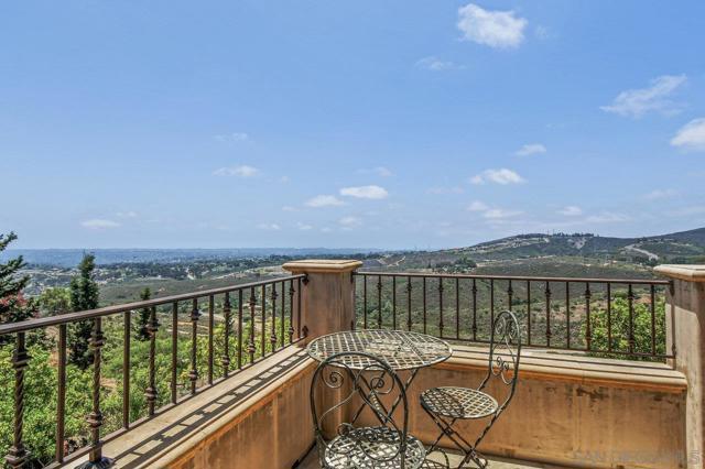 19557 Fortuna Del Este, Escondido CA: https://media.crmls.org/mediaz/1a75f013-95e6-4898-9395-4b96b4959b5e.jpg