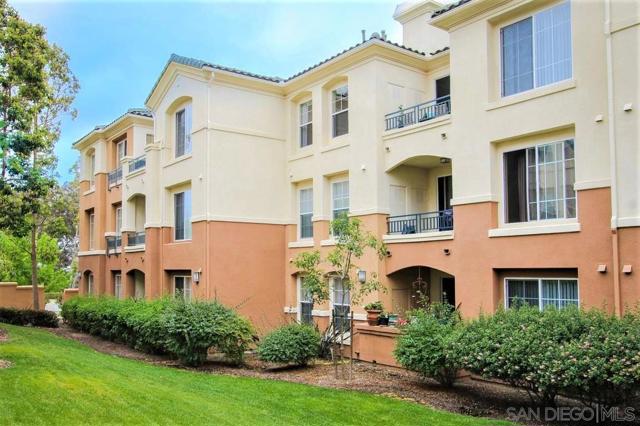 12374 Carmel Country Rd, San Diego CA: https://media.crmls.org/mediaz/1a762244-66fd-472b-a164-1a1685601df4.jpg