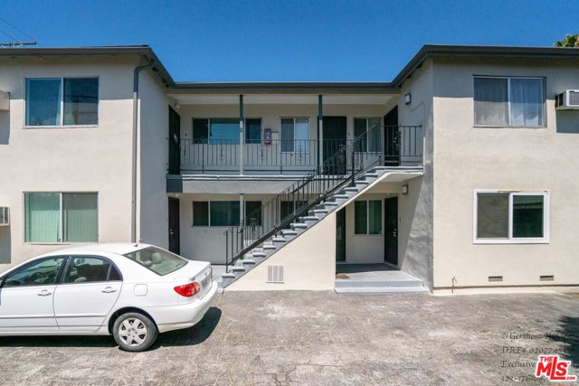 6640 Woodman Avenue, Van Nuys CA: https://media.crmls.org/mediaz/1a76e26a-c218-4f74-a8b0-df1bf87315ef.jpg