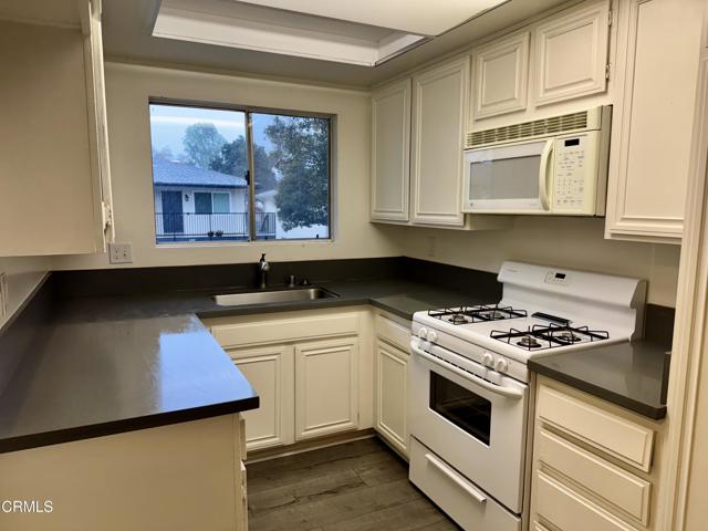 Detail Gallery Image 4 of 9 For 1246 Acadia Pl, Ventura,  CA 93003 - 2 Beds | 1 Baths