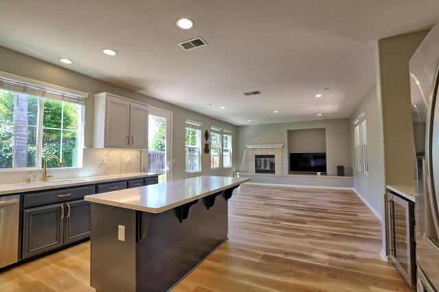 1250 Sunrise Drive, Gilroy CA: https://media.crmls.org/mediaz/1a783f8e-38bf-4353-803b-e810039216c6.jpg