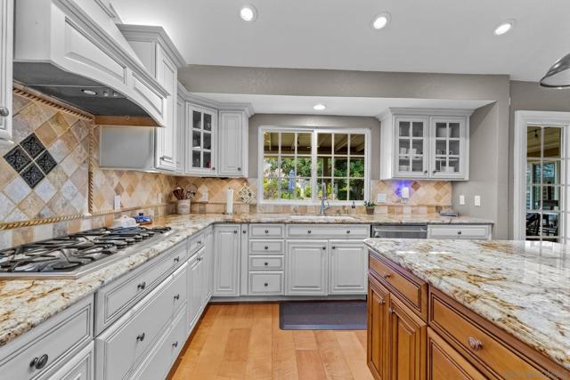 3445 Lomas Serenas Dr, Escondido CA: https://media.crmls.org/mediaz/1a785667-057a-4508-8b17-278a42adb65d.jpg