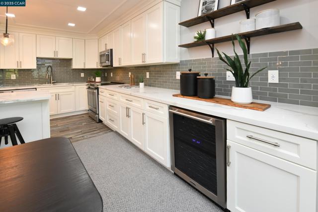 1345 Singingwood Ct, Walnut Creek CA: https://media.crmls.org/mediaz/1a789664-37ca-4cde-84b3-10d624e425ae.jpg