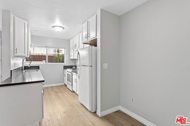 11743 Mayfield, Los Angeles CA: https://media.crmls.org/mediaz/1a78d2cf-7ac0-4d76-b6a7-964f5e8ccd1c.jpg