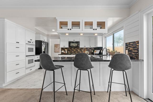 Detail Gallery Image 16 of 57 For 939 Chablis Ln, Vista,  CA 92083 - 4 Beds | 3 Baths