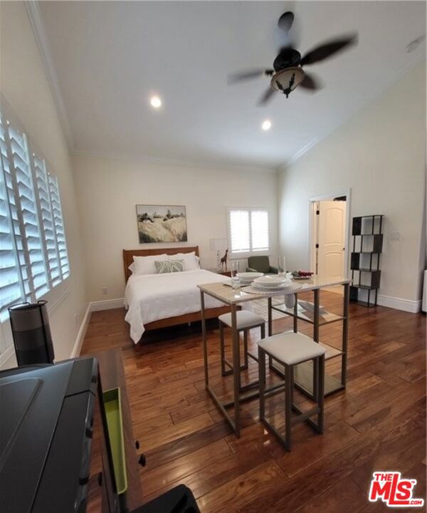 4956 Doman Avenue, Tarzana CA: https://media.crmls.org/mediaz/1a78ece6-96d9-4dd0-9202-4eb1a791e2fd.jpg