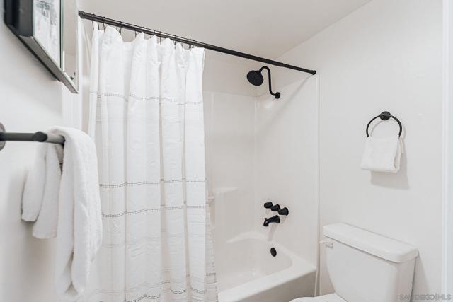 4652 Don Lorenzo Dr, Los Angeles CA: https://media.crmls.org/mediaz/1a79bb6b-5c1a-49a0-8f49-591225d9657c.jpg