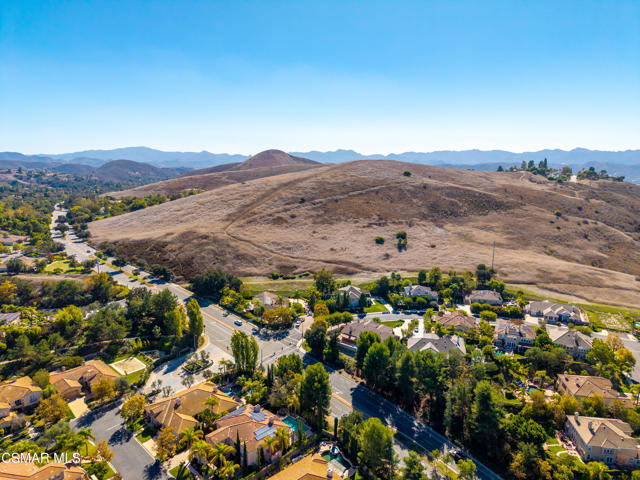 1901 Westlake Boulevard, Westlake Village CA: https://media.crmls.org/mediaz/1a7a1c45-e7fa-433b-bd5e-a5f250d64b46.jpg