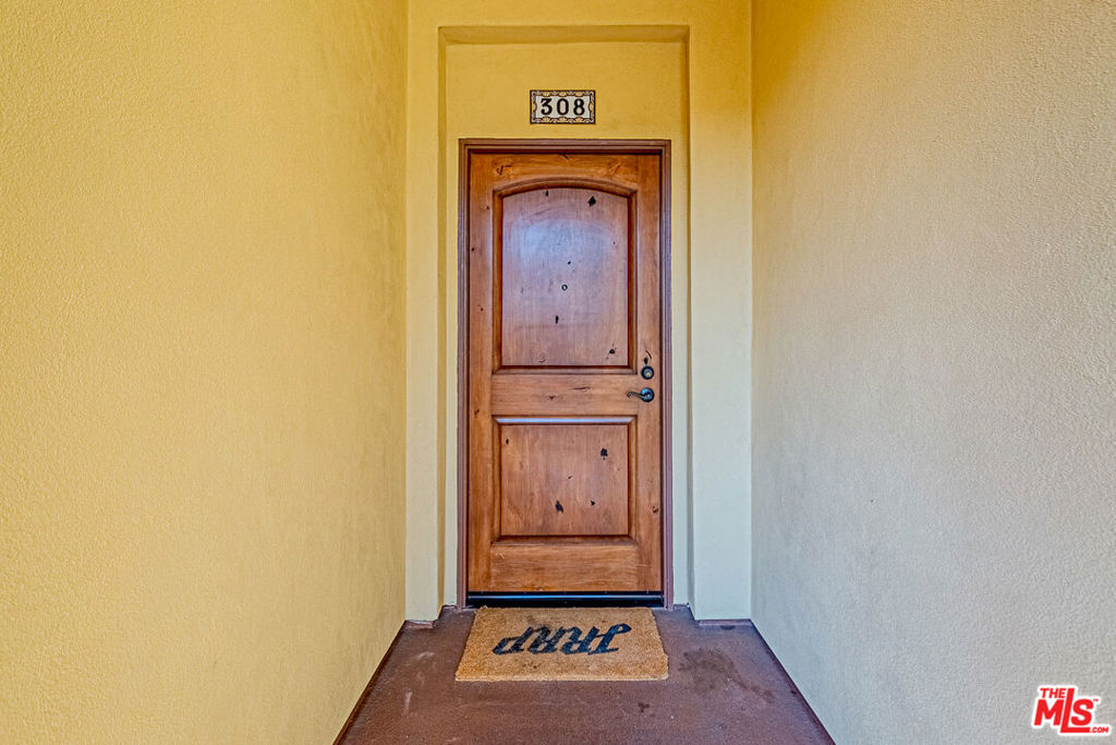 https://media.crmls.org/mediaz/1a7a1d0c-4218-40b8-8b8c-db186e55df74.jpg?preset=X-Large