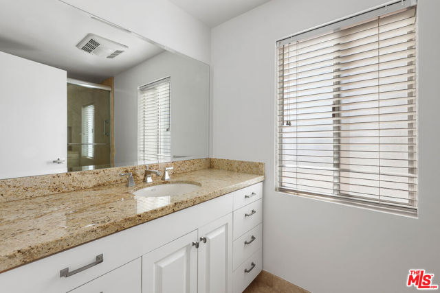 4344 Gayle Drive, Tarzana CA: https://media.crmls.org/mediaz/1a7a8e80-3407-4d61-b9f2-df7838b0e33a.jpg