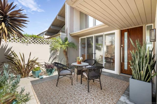 Image 2 of 33 For 119 Via Coronado