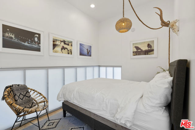 1410 Pacific Avenue, Venice CA: https://media.crmls.org/mediaz/1a7b2459-d444-4af9-b57d-d519bb467d2f.jpg