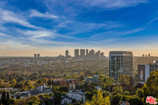 1260 St Ives Place, Los Angeles CA: https://media.crmls.org/mediaz/1a7b2be3-27bd-4e32-b8e6-33e49a89fc37.jpg