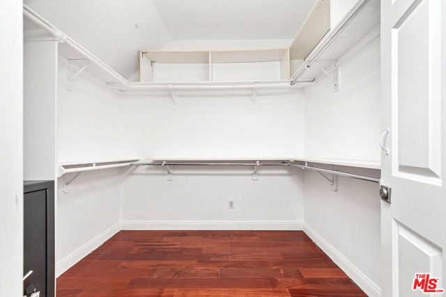 1020 Hilldale Avenue, West Hollywood CA: https://media.crmls.org/mediaz/1a7bc28e-ef2b-448e-bf9b-d7be7c8d15df.jpg