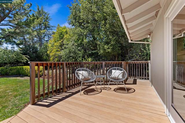 11 Breck Ct, Moraga CA: https://media.crmls.org/mediaz/1a7c18d0-cdf8-4c56-8a14-16b321e91cf9.jpg
