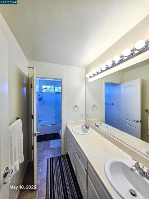 881 Meadow View Dr, Richmond CA: https://media.crmls.org/mediaz/1a7c7fd9-8624-4da7-ae99-c94b2eed408f.jpg