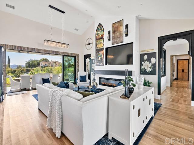 2255 Via Dulcea, Fallbrook CA: https://media.crmls.org/mediaz/1a7cabe7-3f34-418d-9d9e-9699cebaf1e9.jpg