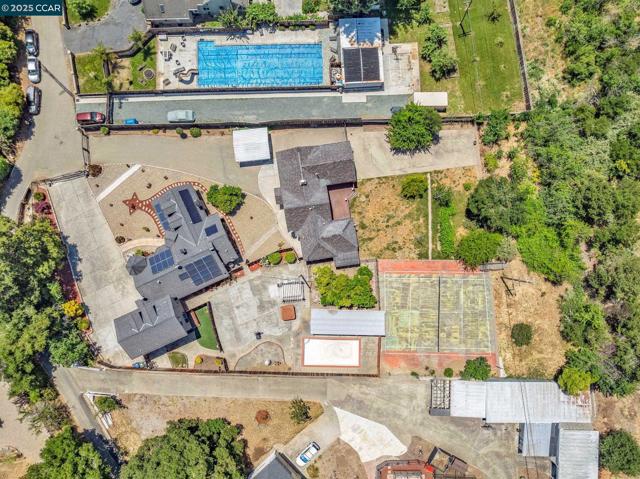 18127 Madison Ave, Castro Valley CA: https://media.crmls.org/mediaz/1a7cdaec-de52-416c-95e3-e73991613106.jpg