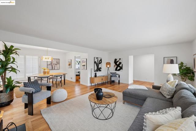 6141 Broadway Ter, Oakland CA: https://media.crmls.org/mediaz/1a7d1af4-d5af-4c1d-9e1f-c19a0906488b.jpg