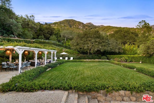 880 Knollwood Drive, Santa Barbara CA: https://media.crmls.org/mediaz/1a7d3f54-c5b6-4c94-b7ff-f3ff42a78032.jpg