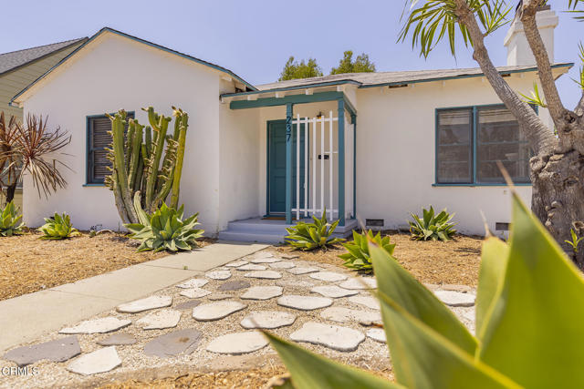 237 N Katherine Drive, Ventura CA: https://media.crmls.org/mediaz/1a7d6984-f3b9-4b37-8601-659d6c3ccb5f.jpg