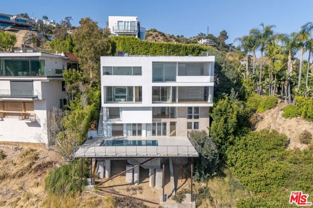 1853 Sunset Plaza Drive, Los Angeles CA: https://media.crmls.org/mediaz/1a7d86e0-ddf2-4688-87a5-4deef60ca974.jpg