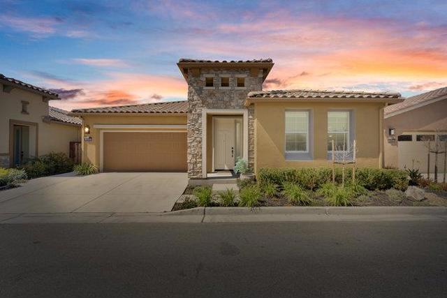 2008 White Oak Drive, Hollister CA: https://media.crmls.org/mediaz/1a7ddfdd-c9b1-476c-8dde-bcf890b3d145.jpg