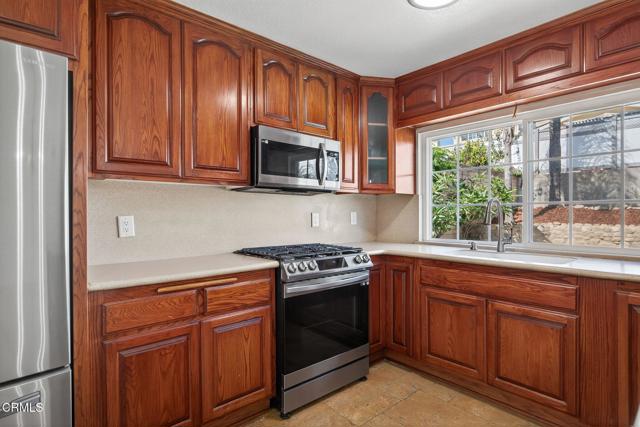 Detail Gallery Image 16 of 49 For 747 Southwick St, Santa Paula,  CA 93060 - 4 Beds | 2 Baths