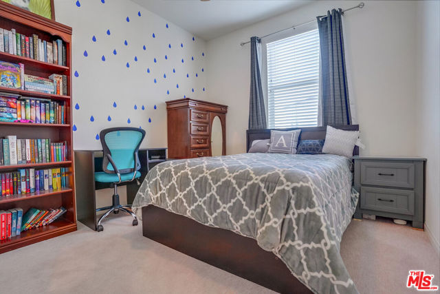 20619 Oakglen Lane, Winnetka CA: https://media.crmls.org/mediaz/1a7e222a-e1d6-404f-b950-af38eb88aaac.jpg