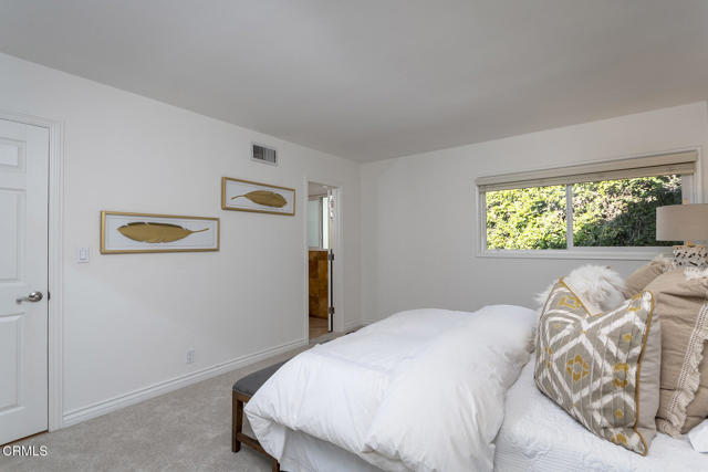 5045 Redwillow Lane, La Canada Flintridge CA: https://media.crmls.org/mediaz/1a7e75e4-ff34-44b9-ab34-09aafe242c16.jpg