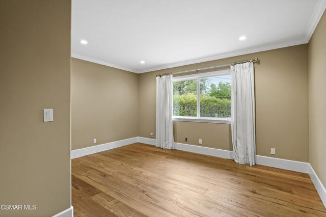 1658 La Granada Drive, Thousand Oaks CA: https://media.crmls.org/mediaz/1a7ed99c-0f63-400f-b714-a98e15575de6.jpg