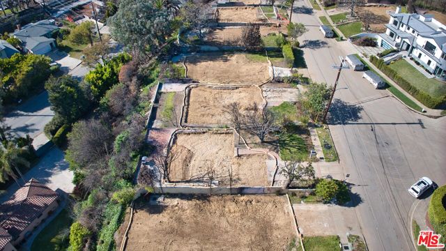 393 N Las Casas Avenue, Pacific Palisades CA: https://media.crmls.org/mediaz/1a7f0a89-5933-49e4-8b82-dccac80ab331.jpg