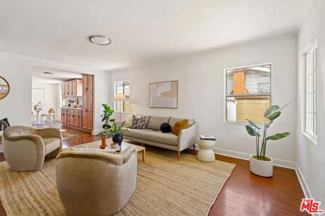 6043 Madden Avenue, Los Angeles CA: https://media.crmls.org/mediaz/1a7f2513-b506-4196-821d-71cca5b4ddd5.jpg