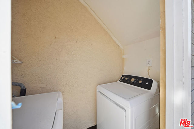 1147 S Westlake Avenue, Los Angeles CA: https://media.crmls.org/mediaz/1a7f664d-764c-4ea8-8d86-0cddb494ff34.jpg