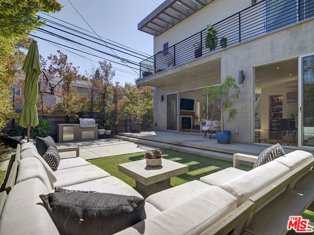 11954 Lucile Street, Culver City CA: https://media.crmls.org/mediaz/1a7fc77d-f0af-497b-aeae-362cc85c5bc8.jpg
