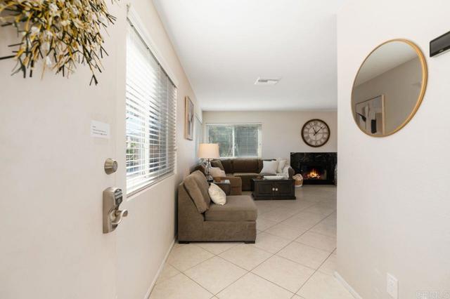 Detail Gallery Image 5 of 33 For 1114 Tait Street #H,  Oceanside,  CA 92054 - 2 Beds | 1/1 Baths