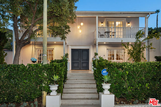 3156 Dona Emilia Drive, Studio City CA: https://media.crmls.org/mediaz/1a80194c-e29a-4506-b95e-9a5583980d30.jpg