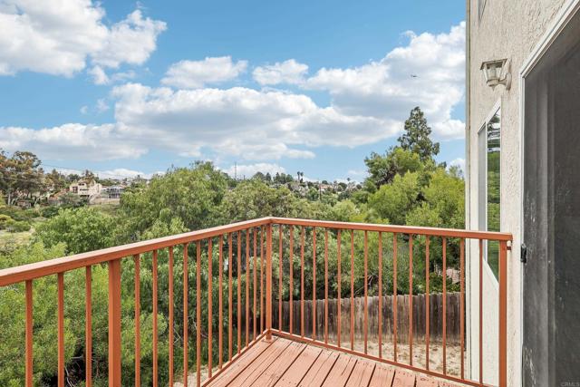 1215 Weaver St, San Diego CA: https://media.crmls.org/mediaz/1a80b1c0-4396-446e-90d2-b43439428604.jpg