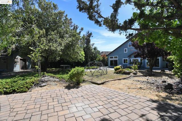 2944 Von Doolen Court, Pinole CA: https://media.crmls.org/mediaz/1a80c427-ccf7-46d8-886b-80f659082c52.jpg