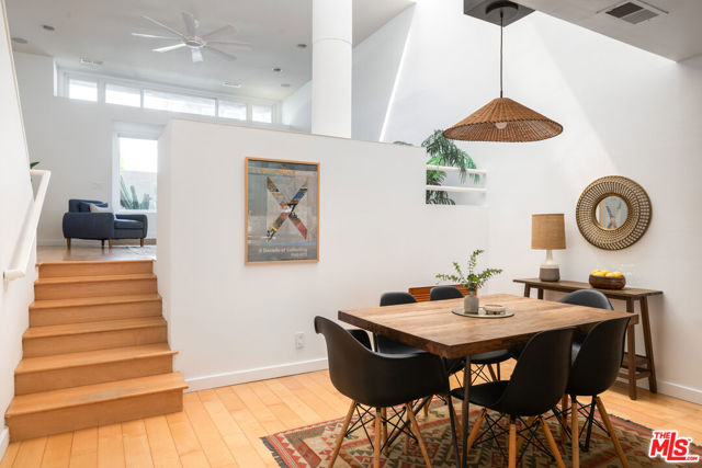 2408 34th Street, Santa Monica CA: https://media.crmls.org/mediaz/1a813227-a82a-4b48-976c-2166af0e2d5f.jpg