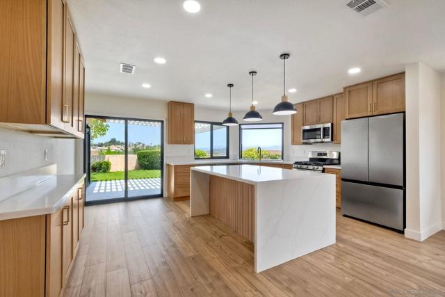 13356 Corte De Comares, San Diego CA: https://media.crmls.org/mediaz/1a814aed-a028-4ded-bf57-042ab4d49504.jpg