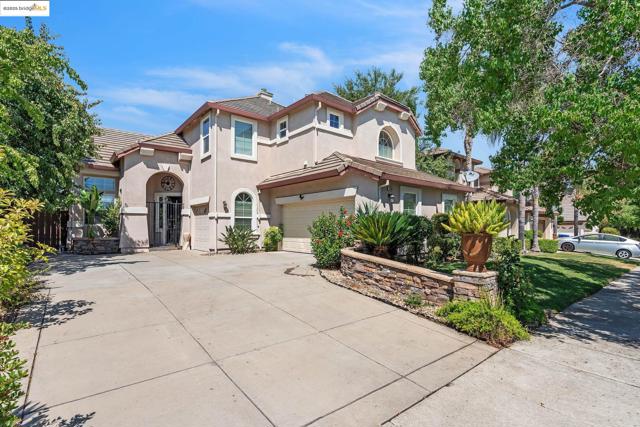 2665 Torrey Pines Dr, Brentwood CA: https://media.crmls.org/mediaz/1a817f5c-2519-4150-bc95-dad20f49613e.jpg