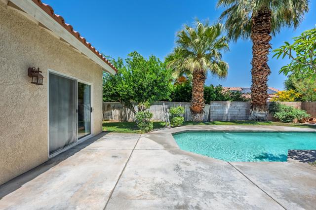 69350 Las Gardenias, Cathedral City CA: https://media.crmls.org/mediaz/1a8212a3-912e-4560-b663-911f61704a62.jpg