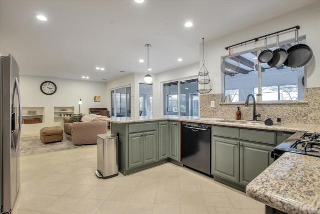 Image 16 of 50 For 3942 Catamarca Dr